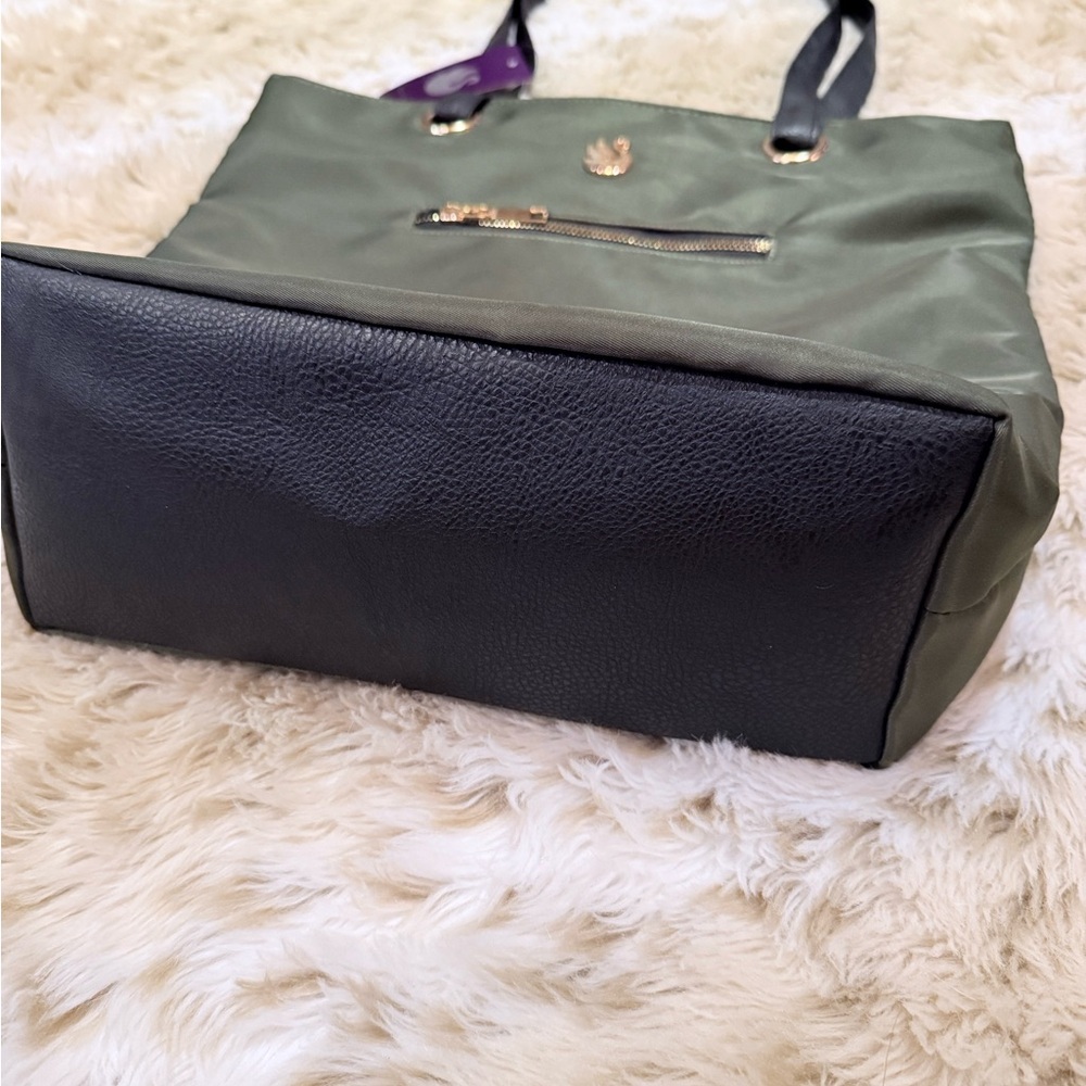 Gloria Vanderbilt Olive Tote with Black Straps - Picture 3 of 6